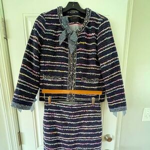Beautiful bow sleeve detail. Lined. Great condition.